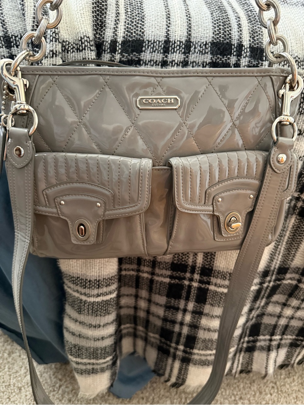 Coach Quilted Gray Patent Shoulder Bag with Chain Strap And Wristlet - Picture 2 of 12